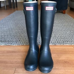 Hunter Original Tall Rainboots in Matte Navy